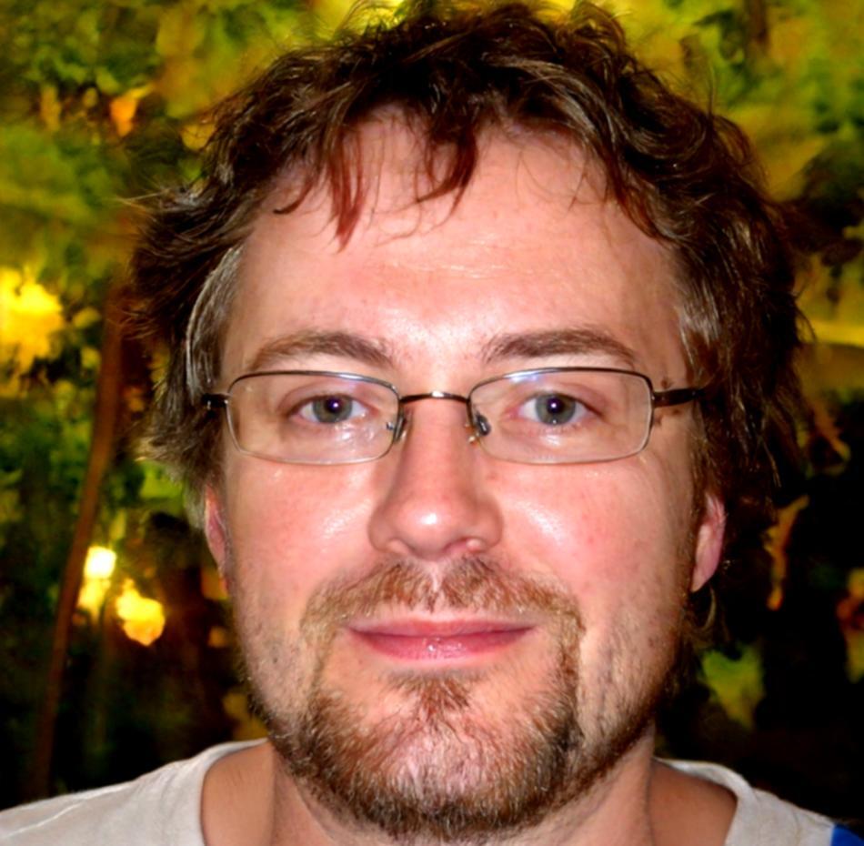 Portraitfoto von Kursleiter Darian Hoffmeister